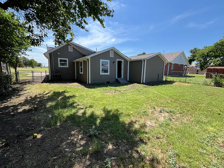 1215 H Pl — Photo 21