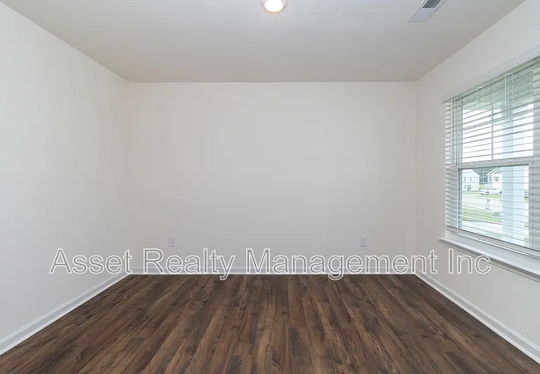 2076 Southwood Cir — Photo 7