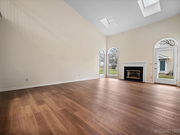 5th image of 557 Bradbury Ln