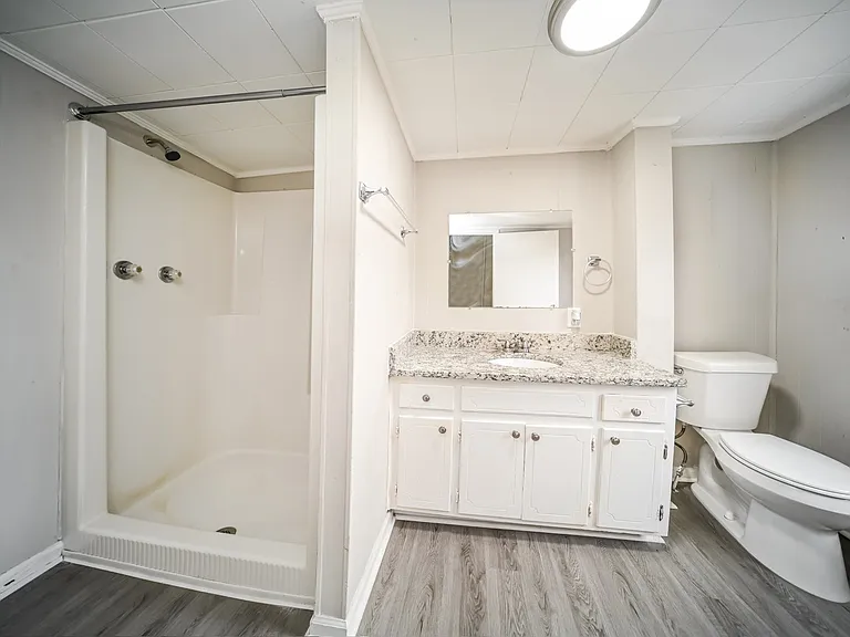 154285_024_main_bathroom_13481145.jpg