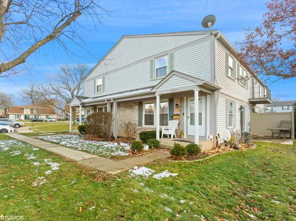 2217 Denton Ct, Schaumburg, IL 60194
