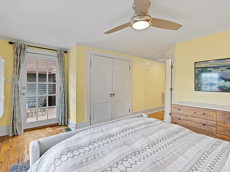 102 N East St — Photo 18