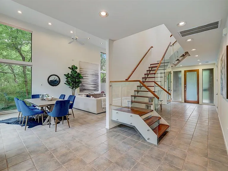 805 Leonard St — Photo 14