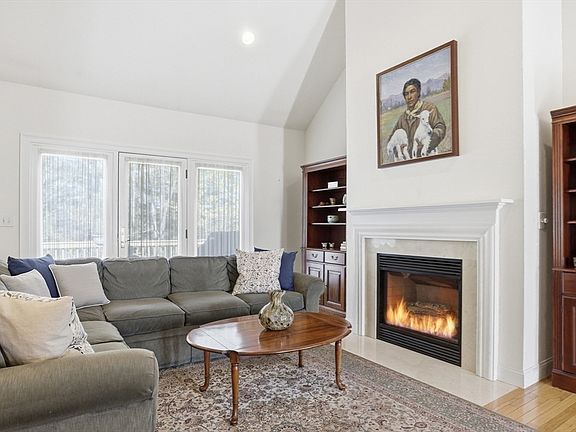 5th image of 13 Stone Ridge Rd Unit 13