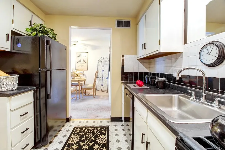 Beechwood Manor Apartments — Photo 3