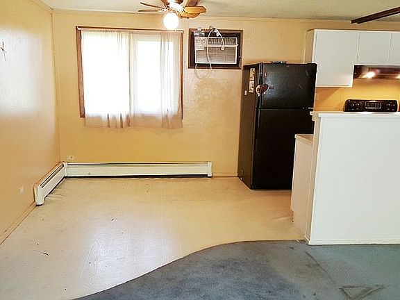 3rd image of 212 Cedar St