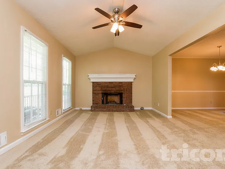 1202 Holly Hills Dr SW — Photo 3
