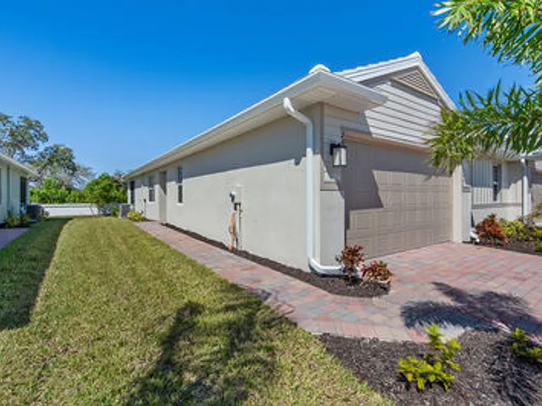 1093 Tranquil Brook Dr — Photo 3