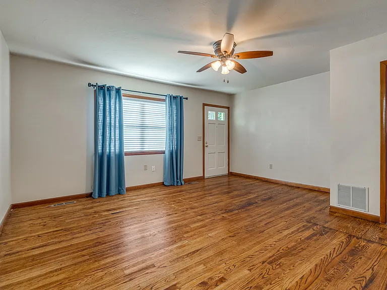 4701 N Peniel Ave — Photo 7