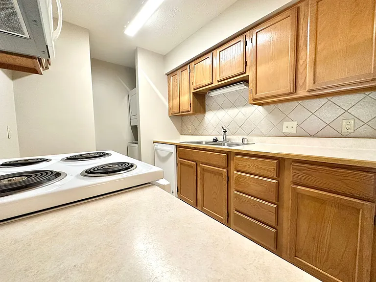 Parkview Apartments — Photo 37