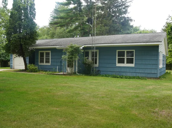 1438 S Ln, Fennville, MI 49408