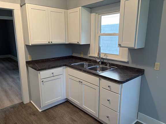 5th image of 146 W Irwin St