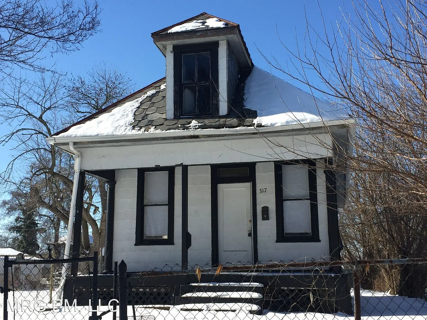 317 Highland Ave photo 1