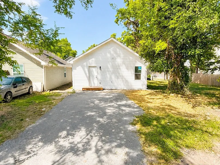 1808 Cephas St — Photo 18