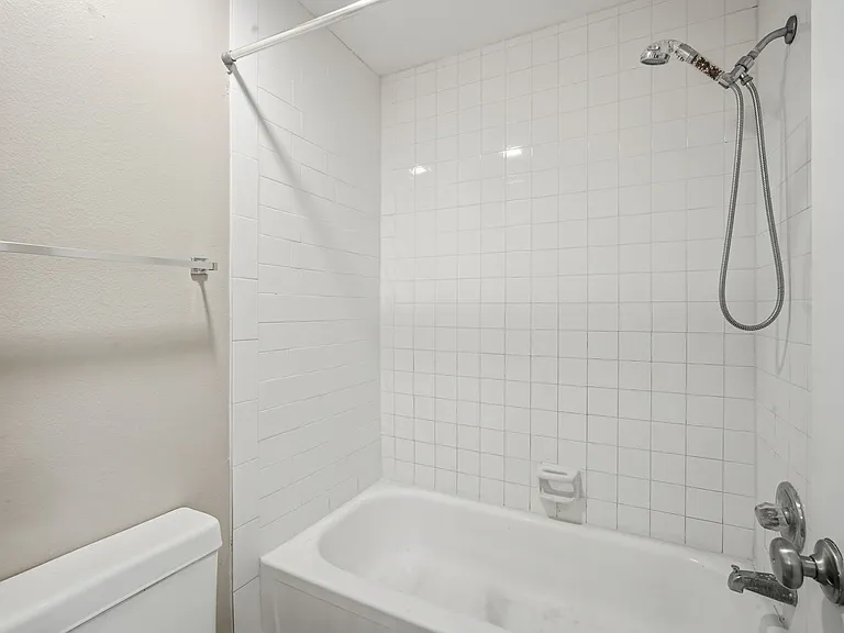 1910 W Sligh Ave #E102 — Photo 24
