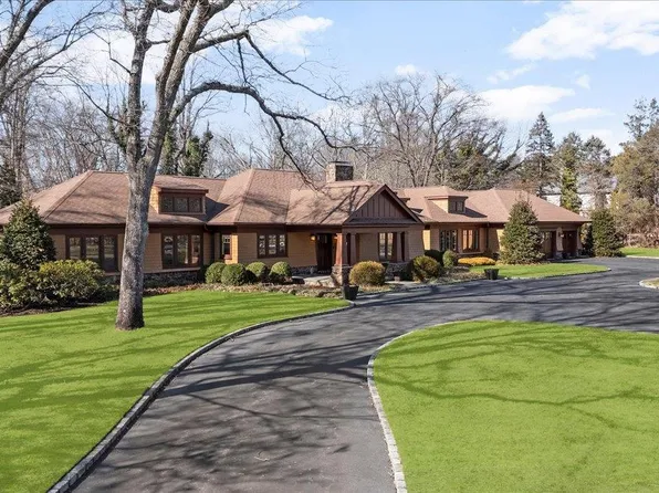11 E Woods Drive, Cold Spring Harbor, NY 11724