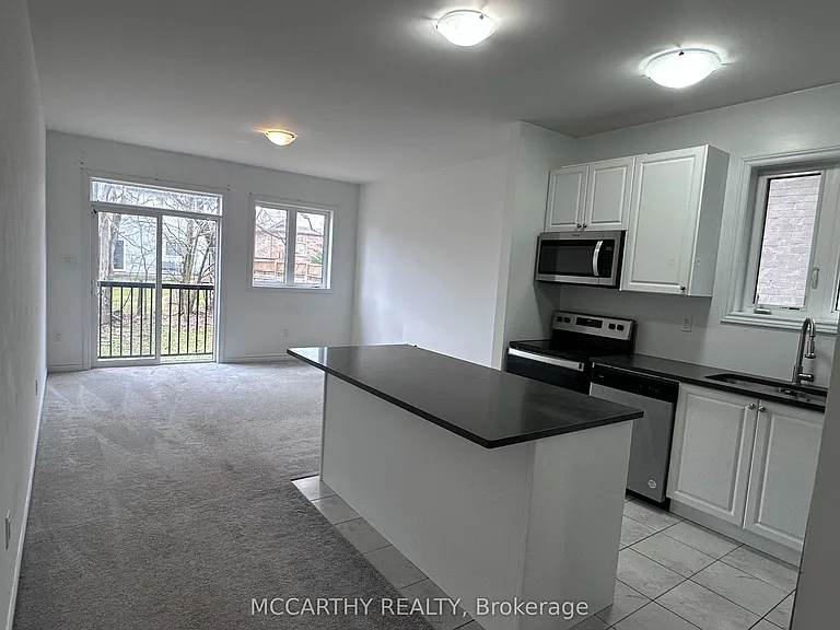 231 Ridley Cres — Photo 3
