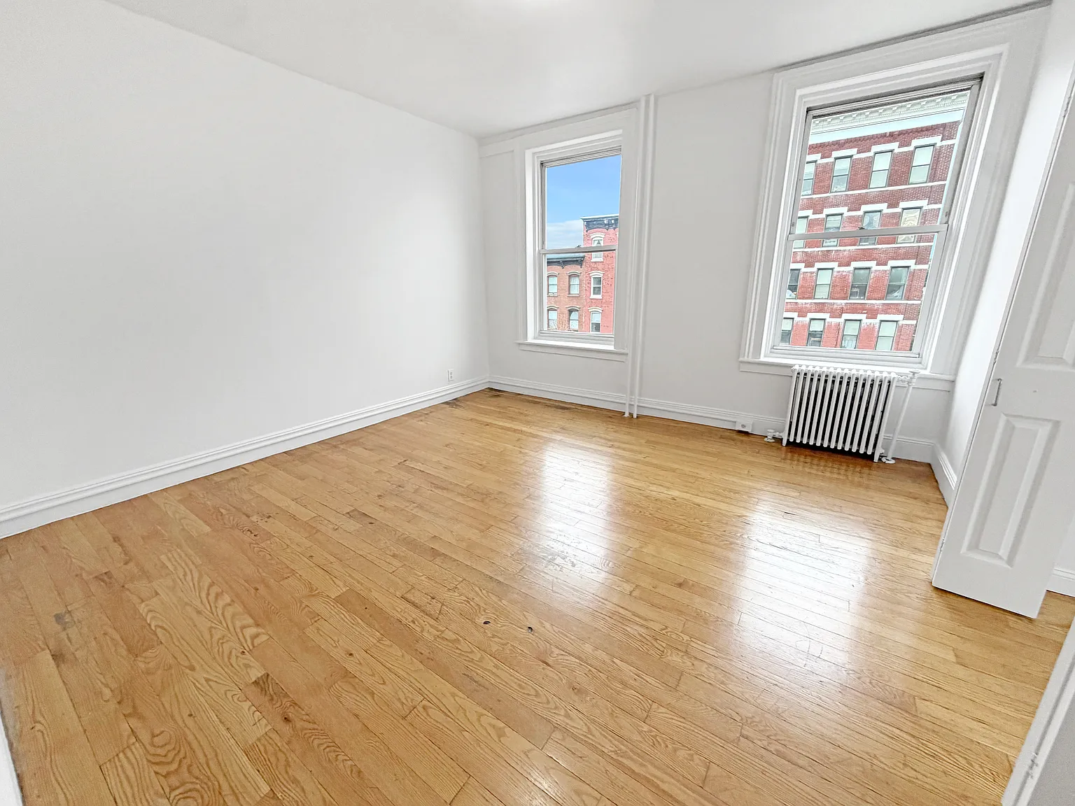 3 bed, 965 sqft, $4,487 — Photo 1
