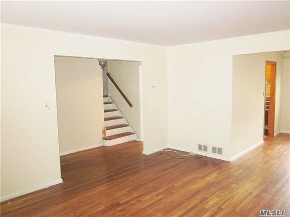 2nd image of 22 Chatham Ct