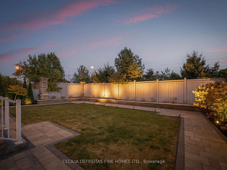 11 Beauvista Ct — Photo 2