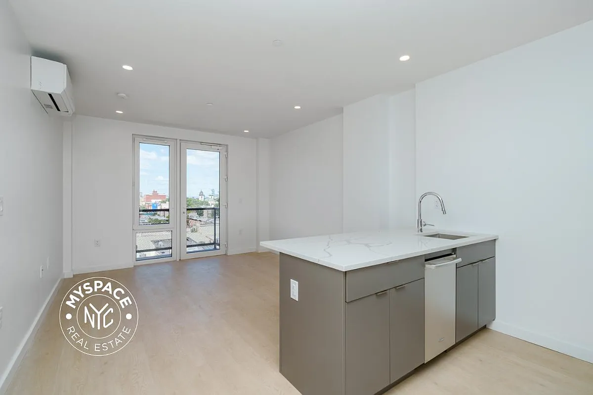 Building Photo - 1499 Bedford Ave #6I