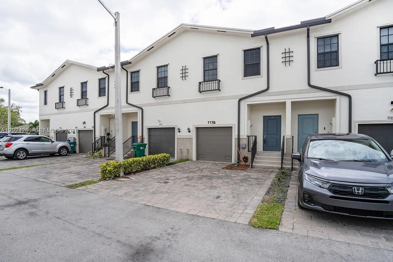 Regal Palm Subdivision — Photo 3