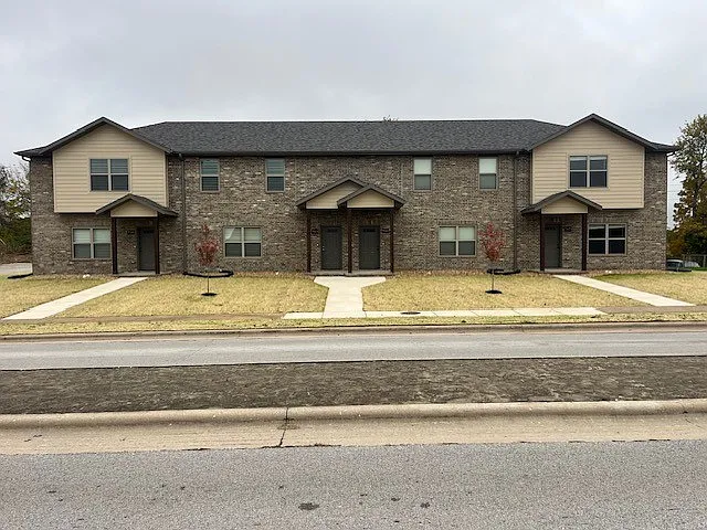 701 E Kings Carriage Blvd