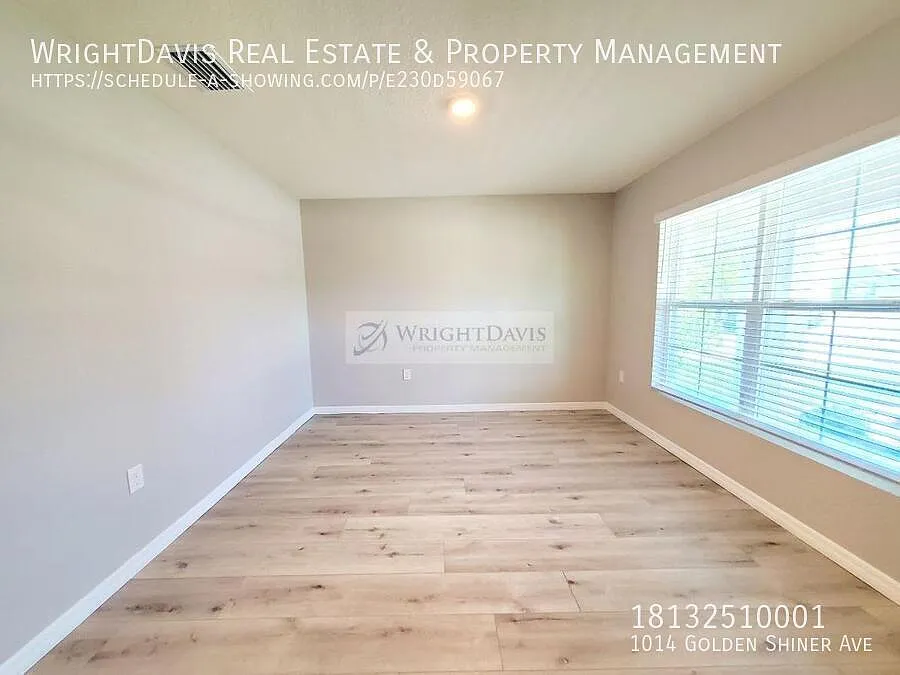 Spacious 5/3 2-Story Home — Photo 4