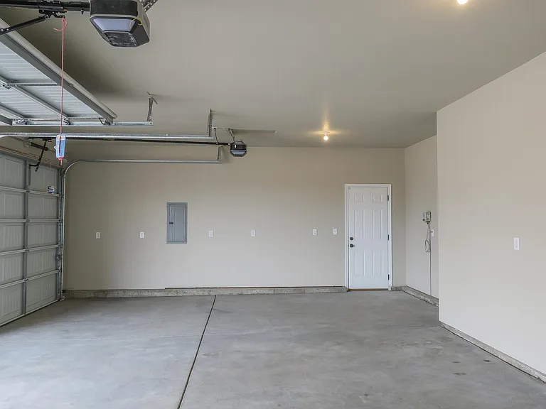 8011 Berwyn Loop — Photo 16