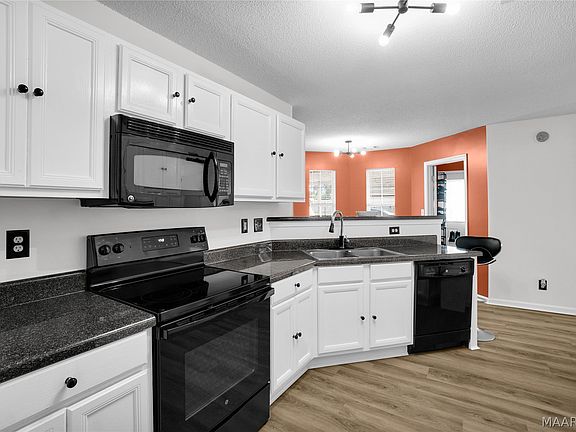 3rd image of 117 Barnes Ct