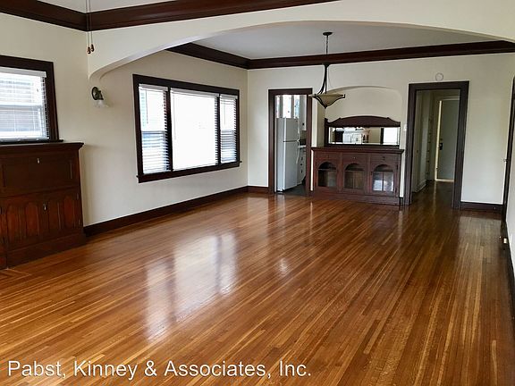 5th image of 1043 E Broadway APT D