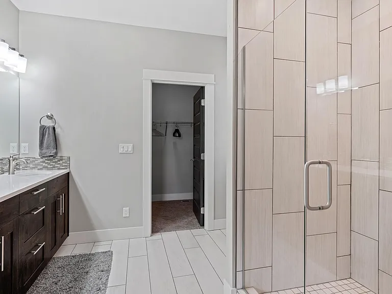 2247 NE Indigo Ln — Photo 26