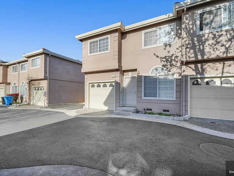 813 Woodhams Oaks Pl — Photo 3