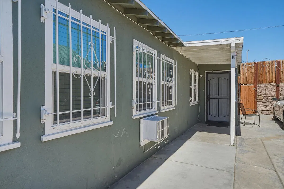 2 bed, 1.0 bath, 728 sqft, $1,500 — Photo 1