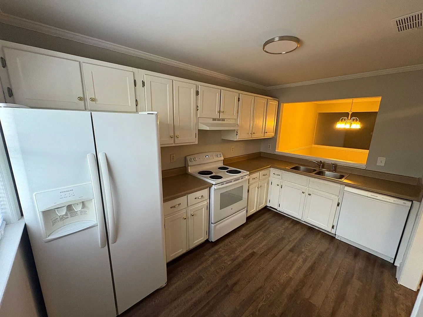 Available For Immediate Move In! — Photo 3