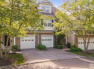 2 Dogwood Ct, Middlebury, CT 06762