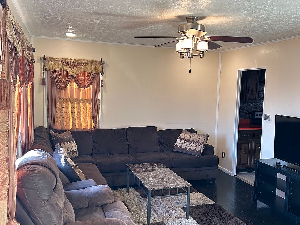 1st image of 2317 E Dorothy Ln