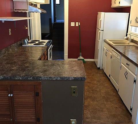 2nd image of 815 W 21st St