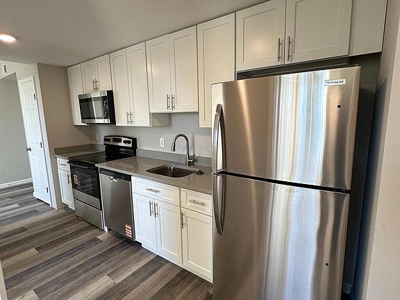 3rd image of 1812 H Pl NE #104