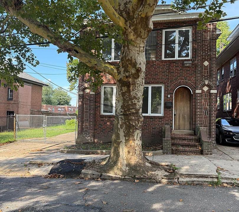 1st image of 40 Hollywood Ave