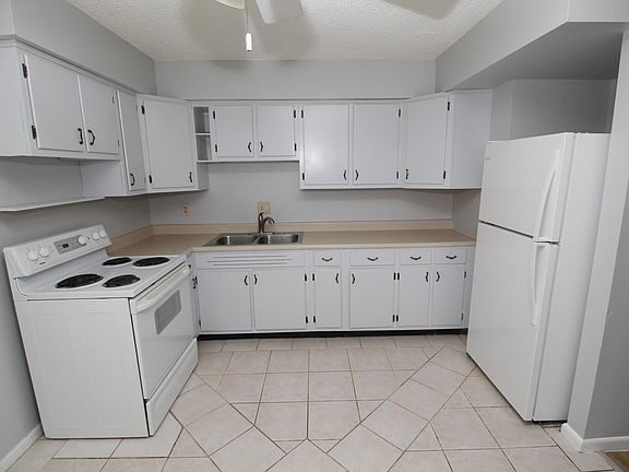 3rd image of 127 W West Ct #129