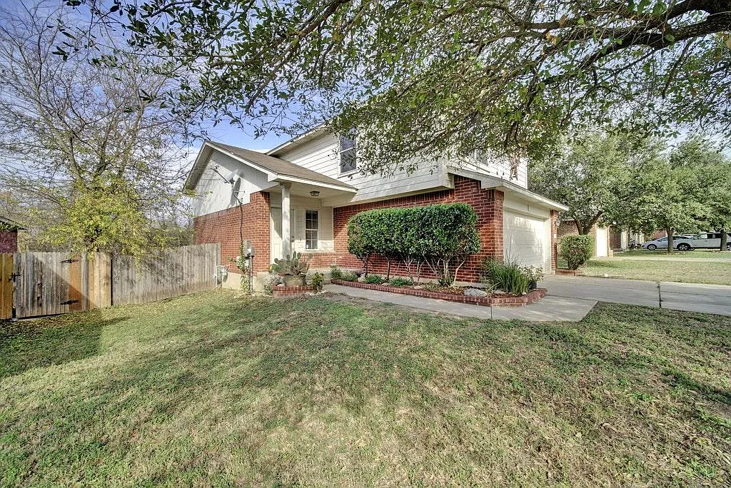 3 bed, 2.5 bath, 1491 sqft, $2,090 — Photo 2