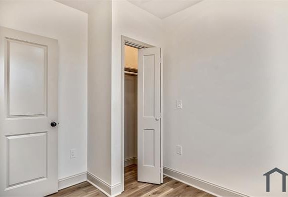 5th image of 1814 S Newkirk St #2