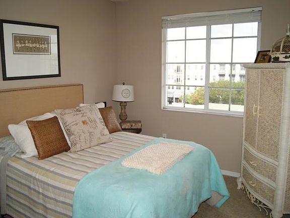 5th image of 250 NE 3rd Ave APT 517