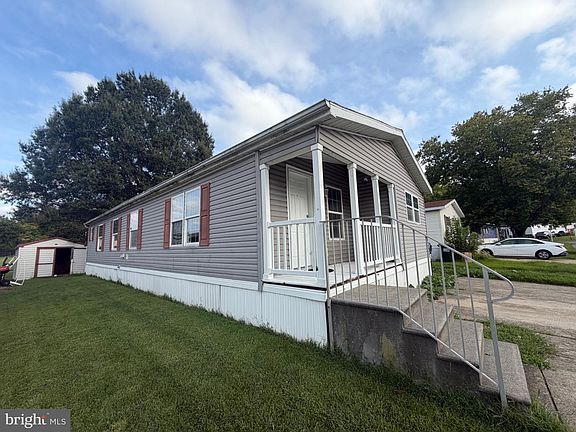 5th image of 3410 Honeysuckle Ln