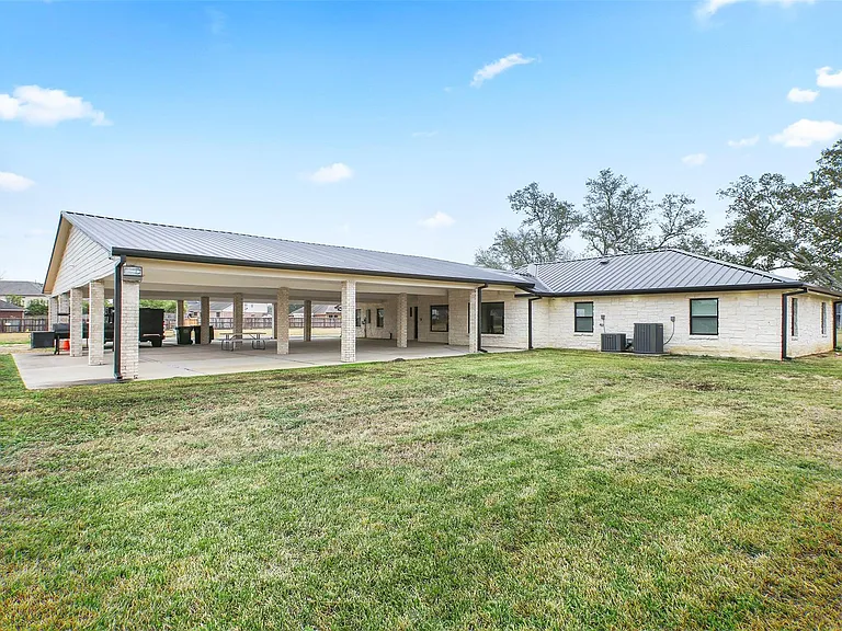 4002 Dixie Farm Rd — Photo 26