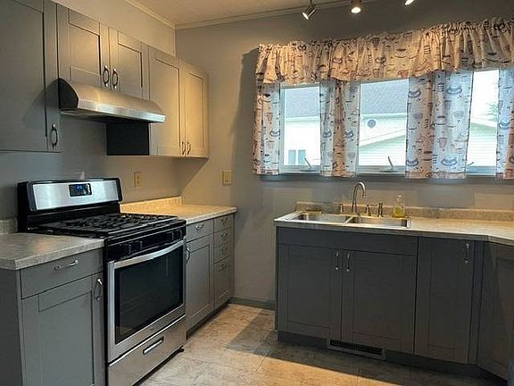 3rd image of 355 W Lincoln St