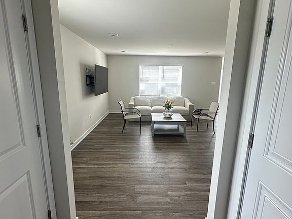 4th image of 258 Eclipse St