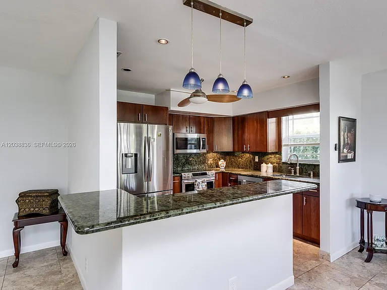 1540 Arthur St — Photo 11