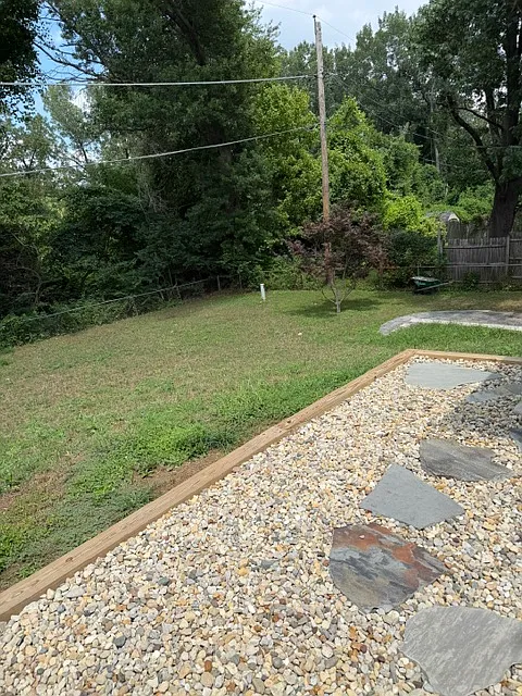 3 bed, 1000 sqft, $2,100 — Photo 3